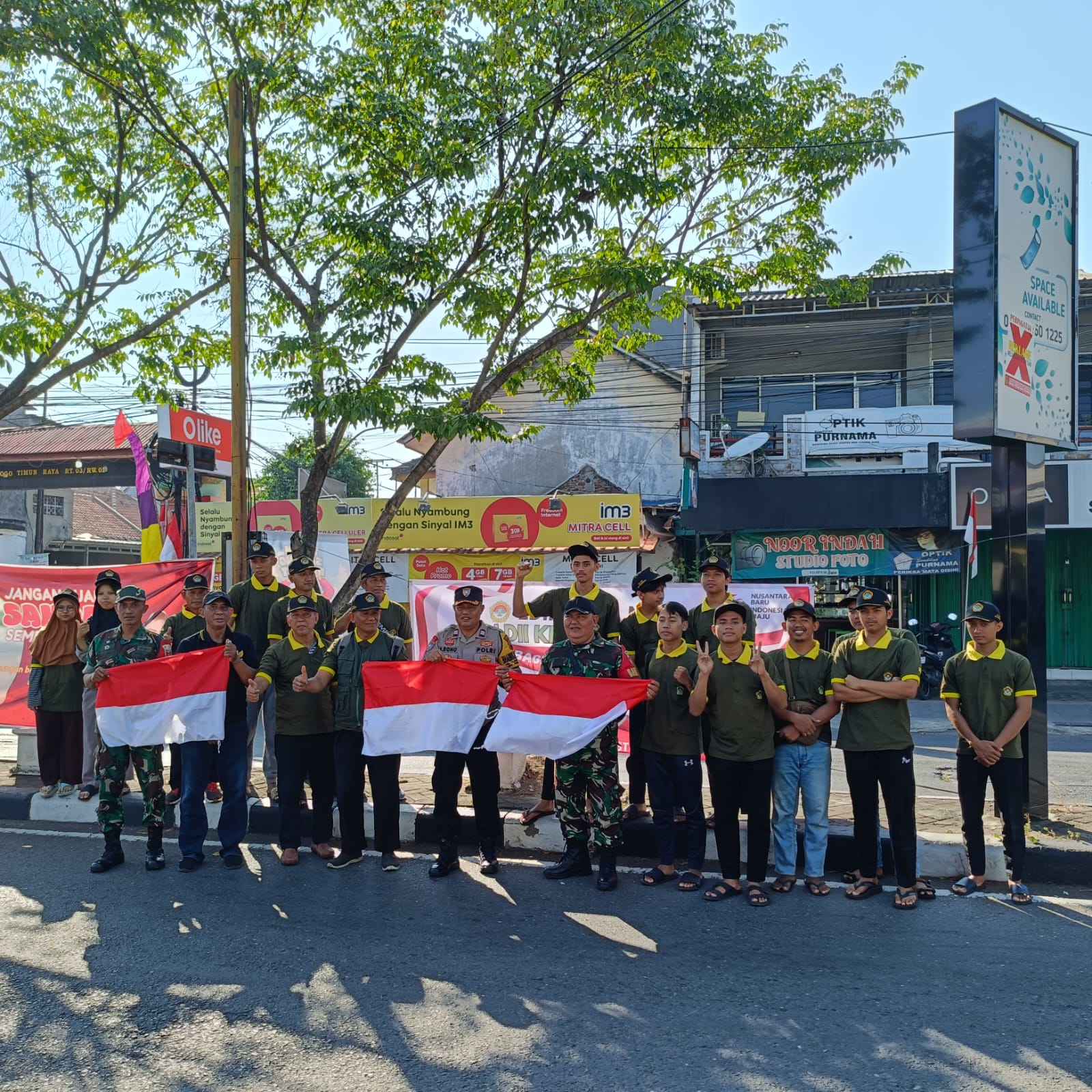 Kerja Bersama Bakti untuk Negeri : Berbagi Bendera